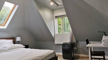 4 bedrooms, WiFi, bed sheets