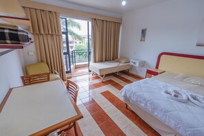 Deluxe trippelrum | Minibar, gratis wi-fi och sängkläder