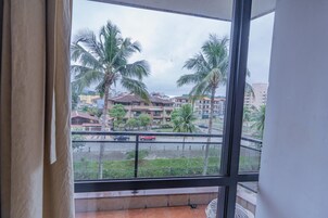 Deluxe Triple Room | Minibar, free WiFi, bed sheets