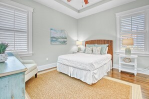 5 bedrooms, travel cot, WiFi - NatureWalk, short walk to pool ~ Golf Cart and Bikes Included (Santa Rosa Beach)