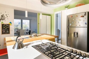 Fridge, microwave, oven, stovetop