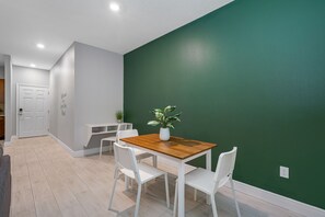 Dining - Lovely newly built condo centrally located in TPA (Tampa)