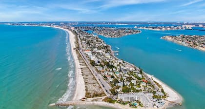 Lovely newly built condo centrally located in TPA