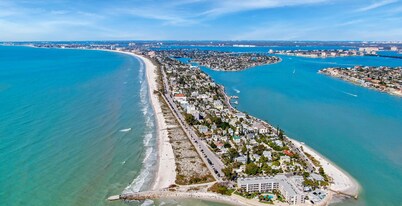 Lovely newly built condo centrally located in TPA