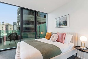 2 bedrooms, desk, iron/ironing board, WiFi