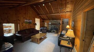 Een smart-tv en een open haard