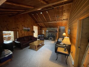 Een smart-tv en een open haard