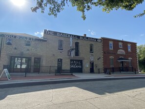 A historic building with a sign reading "The Baseball Building 1860" and "Hall of Dreams". - Large Home 5 min to Field of Dreams (Dyersville)