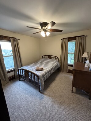 4 Schlafzimmer, Schreibtisch, Bügeleisen/Bügelbrett, kostenloses WLAN