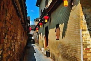 Property grounds - Jin Mai Yuan Hotel (Zhaoping)