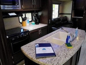 Private kitchen - Modern Camper in the Smokies (Gatlinburg)