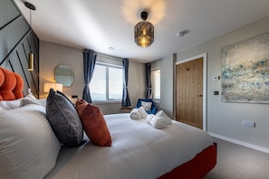 2 bedrooms, iron/ironing board, travel cot, WiFi