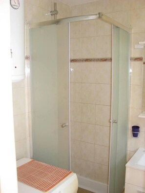 Ferienhaus | Badezimmer | Dusche, Haartrockner, Handtücher