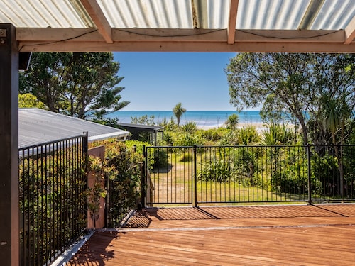 Godwit Cottage - Pākawau Beachfront Holiday Home