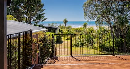 Godwit Cottage - Pākawau Beachfront Holiday Home