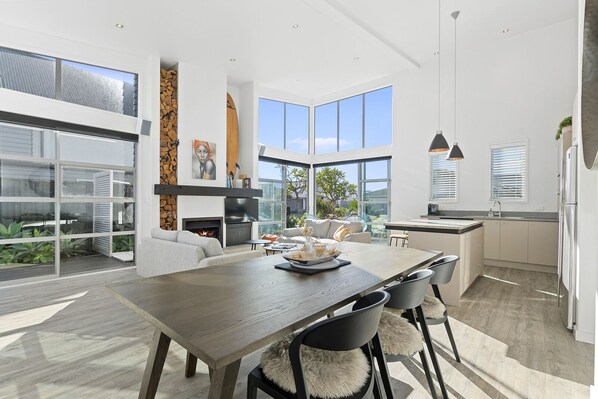 Interior - Beachy on Bream - Ruakākā Holiday Home (Ruakaka)