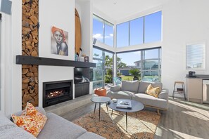 Living area - Beachy on Bream - Ruakākā Holiday Home (Ruakaka)