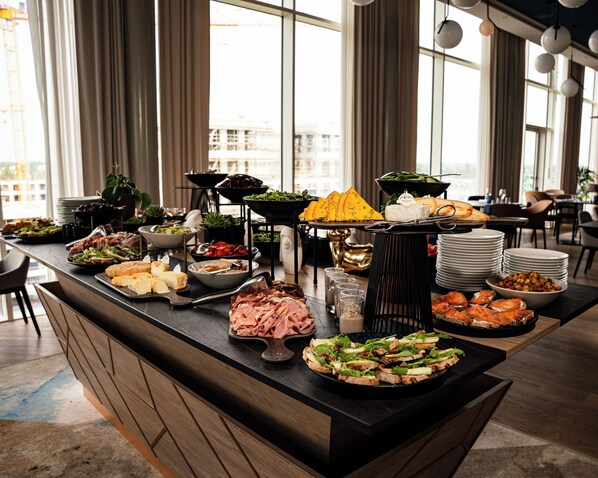 Desayuno continental gratuito y diario