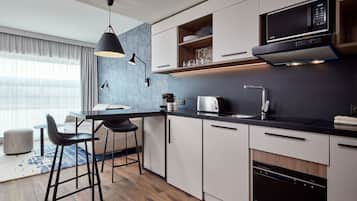 Standard Studio, 1 King Bed, Non Smoking | Private kitchen | Full-size fridge, microwave, oven, stovetop