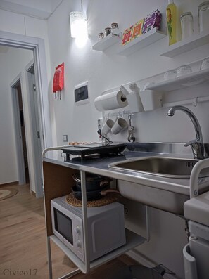 Fridge, microwave, stovetop, electric kettle