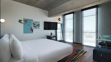 Room, 1 King Bed, Corner
