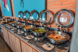 Se ofrece un desayuno bufé todos los días (por un coste adicional)