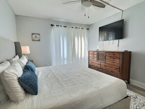 2 bedrooms, iron/ironing board, free WiFi, bed sheets - Updated Siesta Key Vacation Rental at Bay Oaks (Siesta Key)
