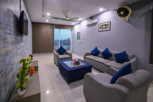 Two Bedroom Modern & Clean Apartment