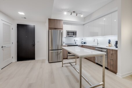 Global Luxury Suites at Capitol Hill - Image 67