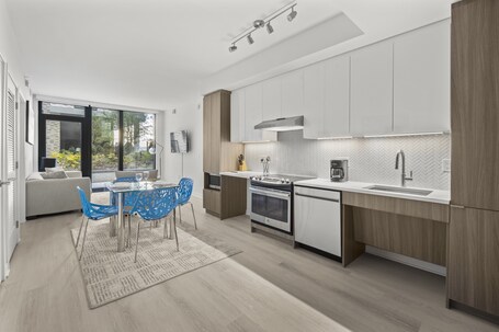 Global Luxury Suites at Capitol Hill - Image 4