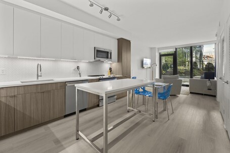 Global Luxury Suites at Capitol Hill - Image 31