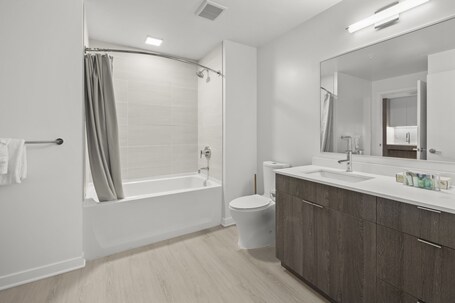 Global Luxury Suites at Capitol Hill - Image 35