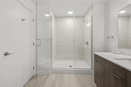 Global Luxury Suites at Capitol Hill - Image 95