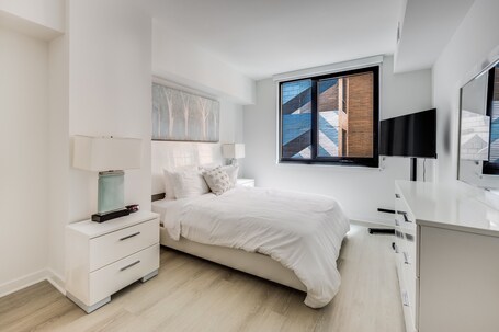 Global Luxury Suites at Capitol Hill - Image 13