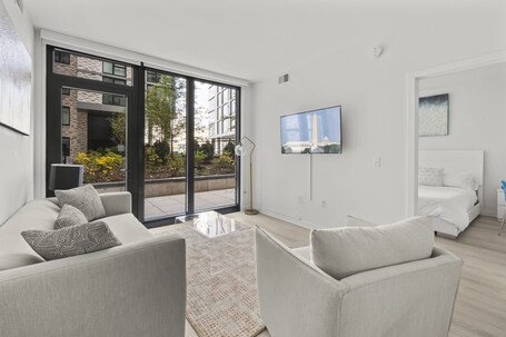 Global Luxury Suites at Capitol Hill - Image 54