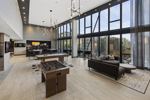 Billiards - Global Luxury Suites at Capitol Hill (Washington)
