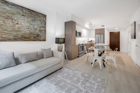 Global Luxury Suites at Capitol Hill - Image 64