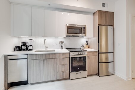 Global Luxury Suites at Capitol Hill - Image 30