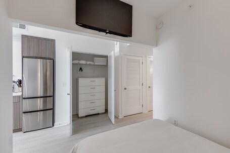 Global Luxury Suites at Capitol Hill - Image 86