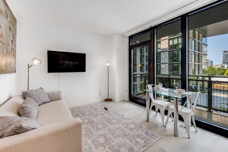 Global Luxury Suites at Capitol Hill - Image 55