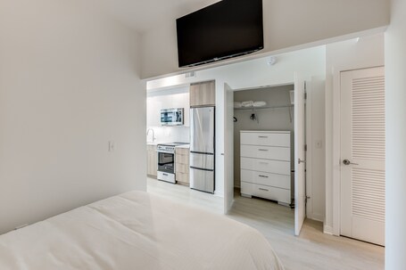 Global Luxury Suites at Capitol Hill - Image 46