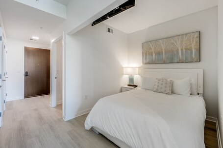 Global Luxury Suites at Capitol Hill - Image 115