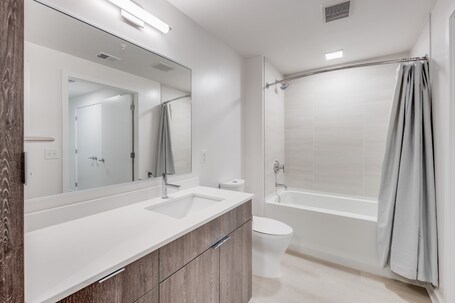 Global Luxury Suites at Capitol Hill - Image 14