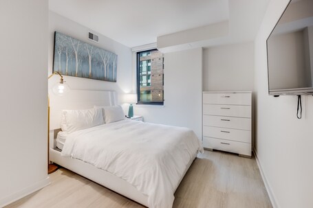 Global Luxury Suites at Capitol Hill - Image 25