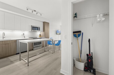 Global Luxury Suites at Capitol Hill - Image 75