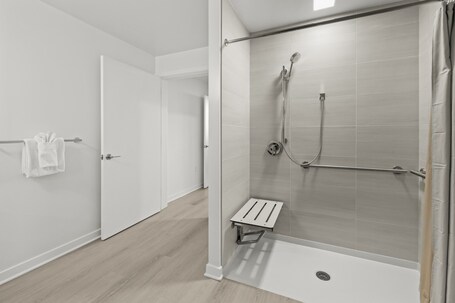 Global Luxury Suites at Capitol Hill - Image 33