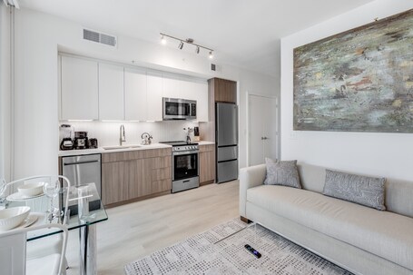 Global Luxury Suites at Capitol Hill - Image 61