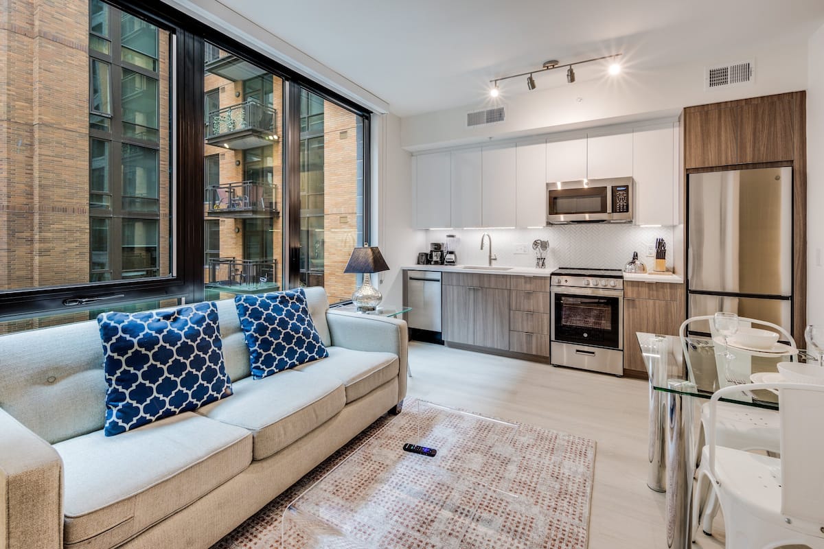 Luxury Apartment, 1 Bedroom (Room décor/layout/colors vary by unit) | Living area | 42-inch flat-screen TV with cable channels, TV, Netflix