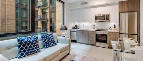 Appartement Luxe, 1 chambre (Room décor/layout/colors vary by unit) | Coin séjour