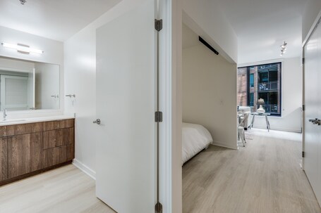 Global Luxury Suites at Capitol Hill - Image 111